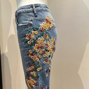 Free People embroidered floral girlfriend jeans size 28
